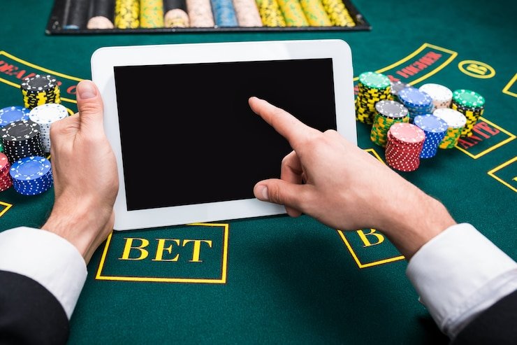 French Roulette live dealer table layout showing wheel, betting grid, and real-time spin at licin4d login